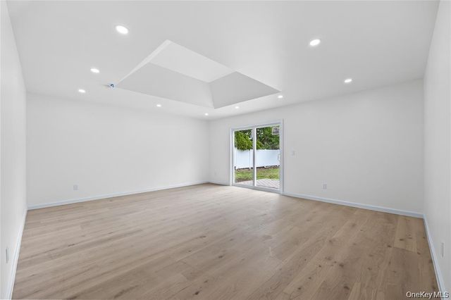 26 Roseanne Drive, Woodbury, NY 11797