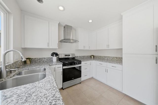 1835 Debra Lane, Vista, CA 92084