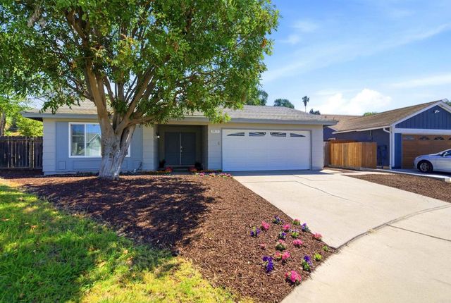 1835 Debra Lane, Vista, CA 92084