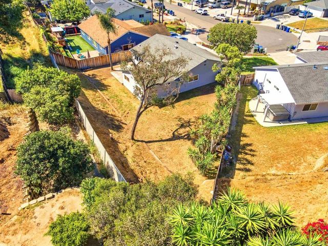 1835 Debra Lane, Vista, CA 92084