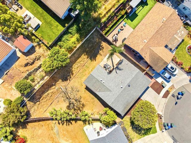 1835 Debra Lane, Vista, CA 92084