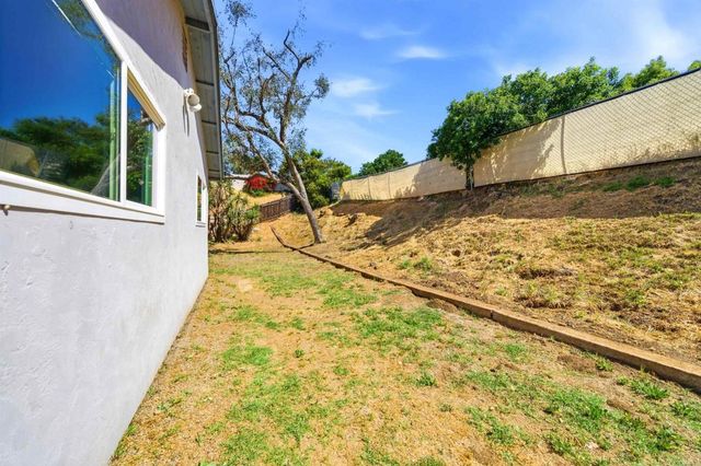 1835 Debra Lane, Vista, CA 92084