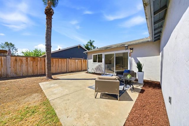1835 Debra Lane, Vista, CA 92084