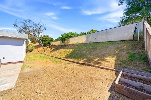 1835 Debra Lane, Vista, CA 92084