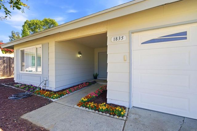 1835 Debra Lane, Vista, CA 92084