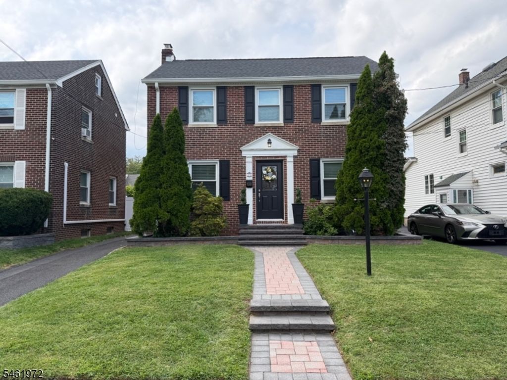 Image 2 of property listing at 830 Travers St, Union Twp., NJ 07083