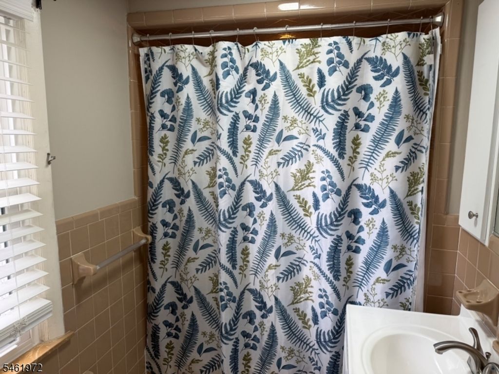 Image 18 of property listing at 830 Travers St, Union Twp., NJ 07083