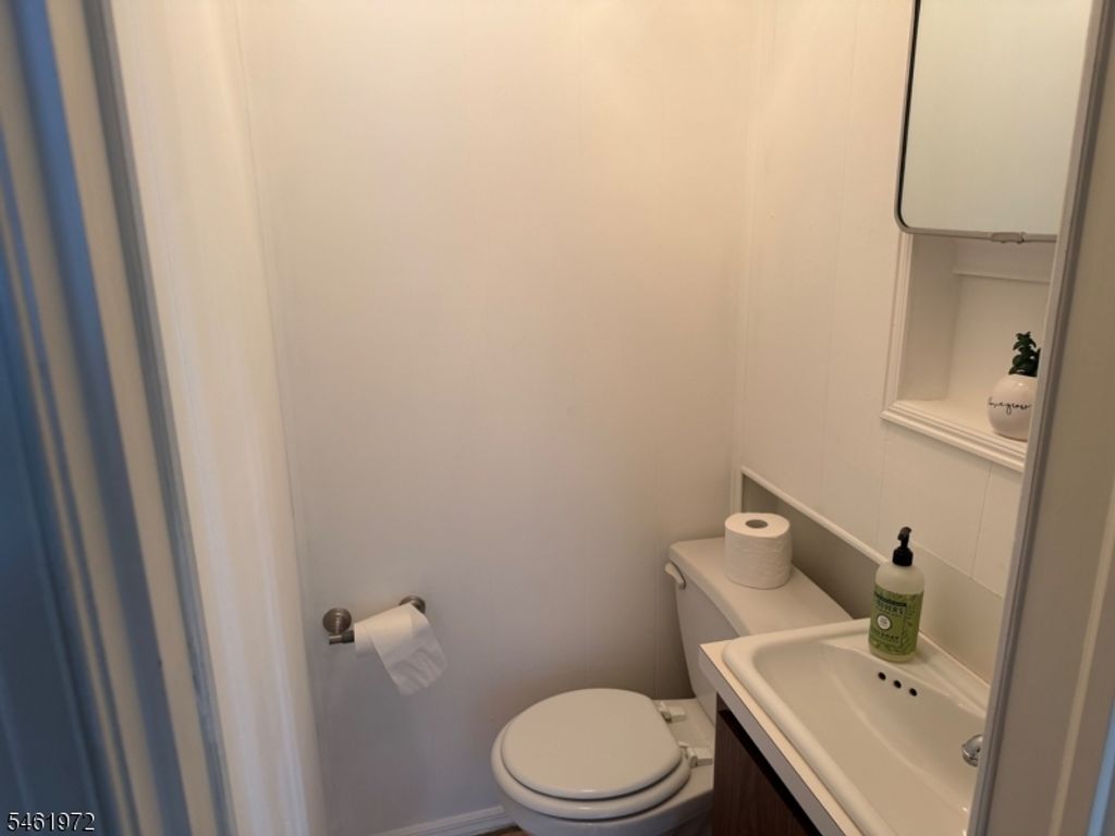 Image 19 of property listing at 830 Travers St, Union Twp., NJ 07083