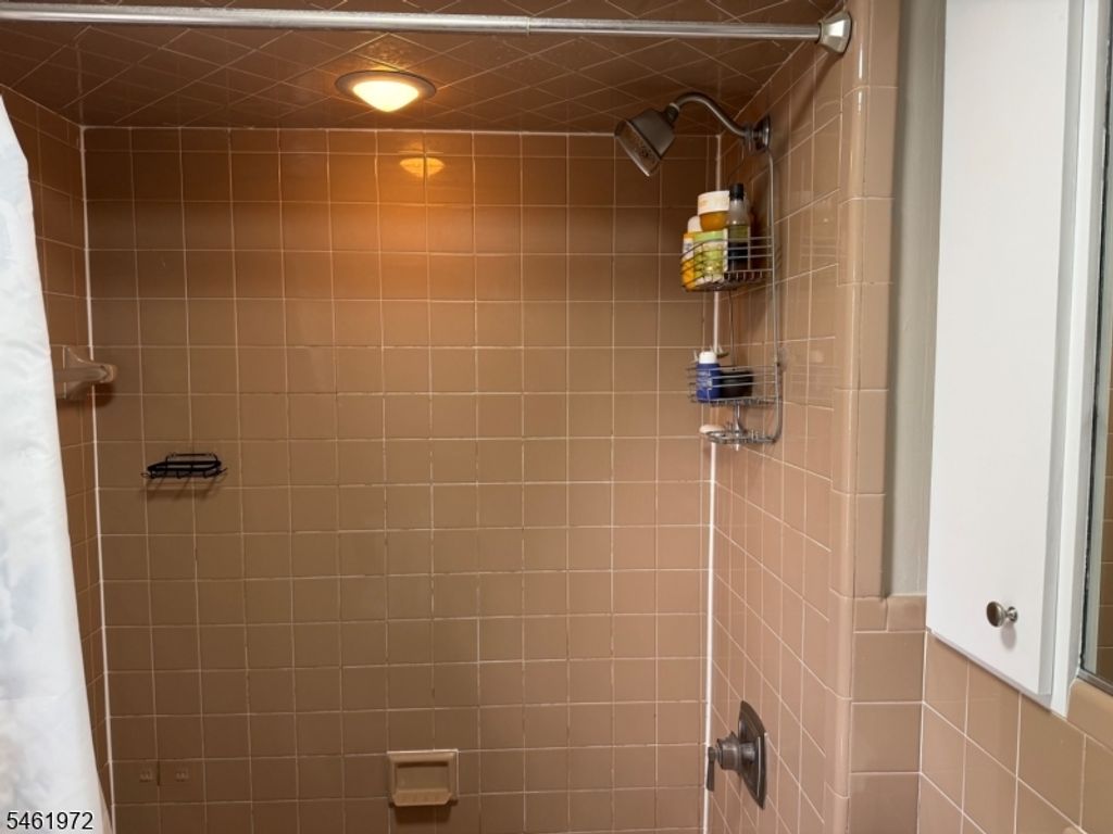 Image 20 of property listing at 830 Travers St, Union Twp., NJ 07083