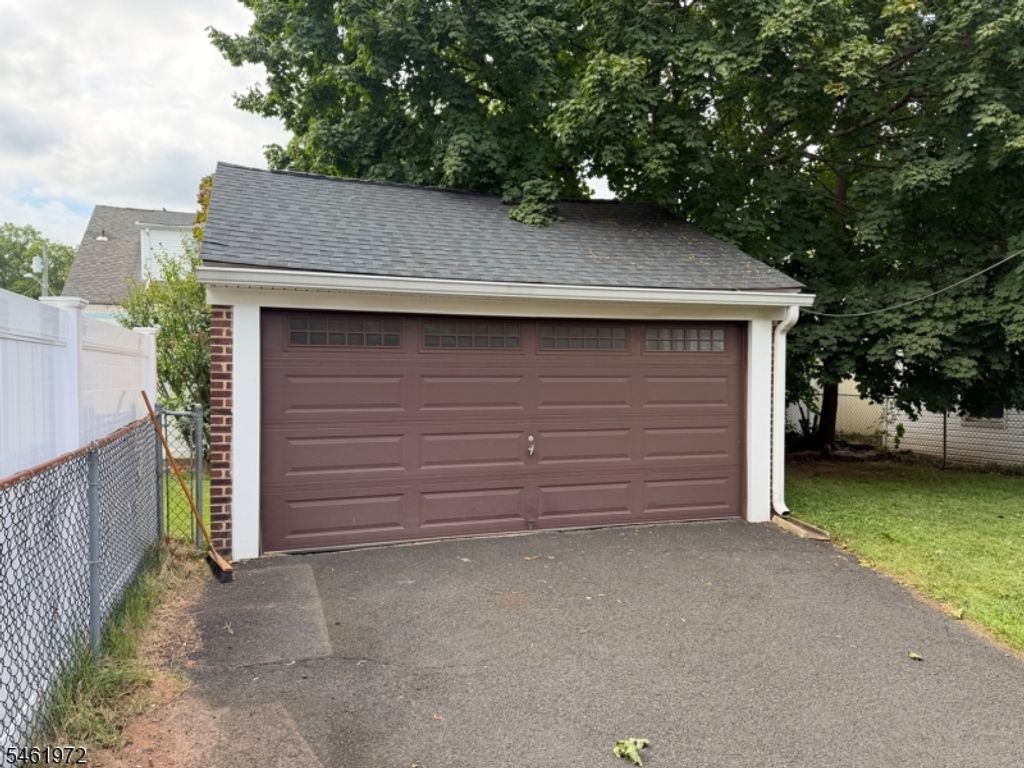 Image 4 of property listing at 830 Travers St, Union Twp., NJ 07083