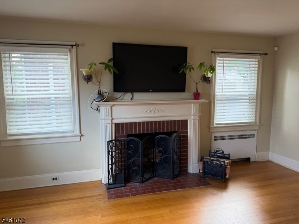Image 6 of property listing at 830 Travers St, Union Twp., NJ 07083
