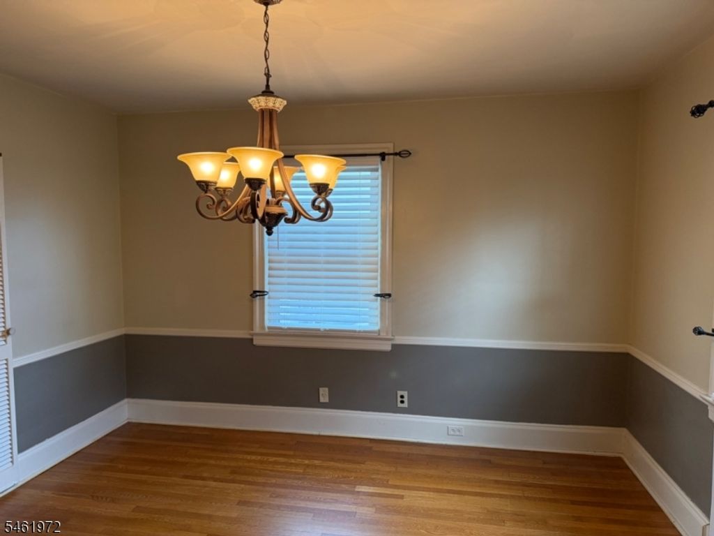 Image 8 of property listing at 830 Travers St, Union Twp., NJ 07083