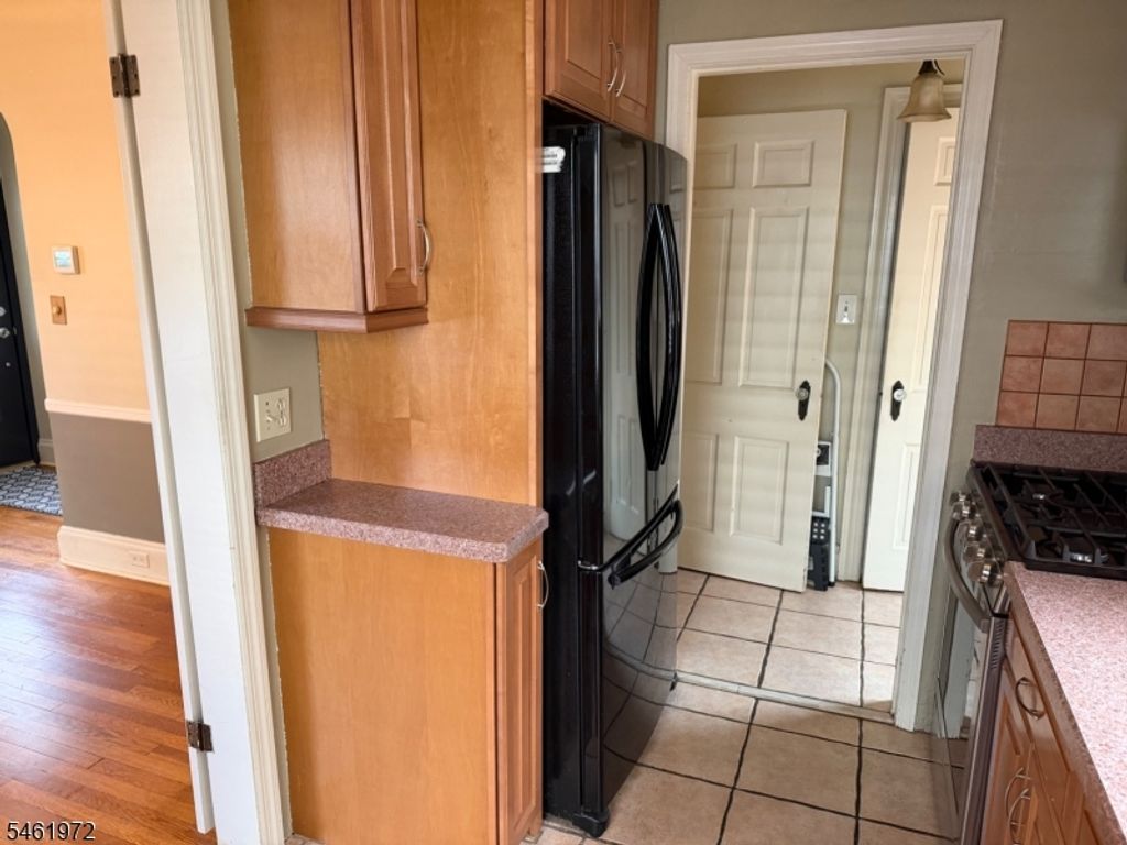 Image 10 of property listing at 830 Travers St, Union Twp., NJ 07083