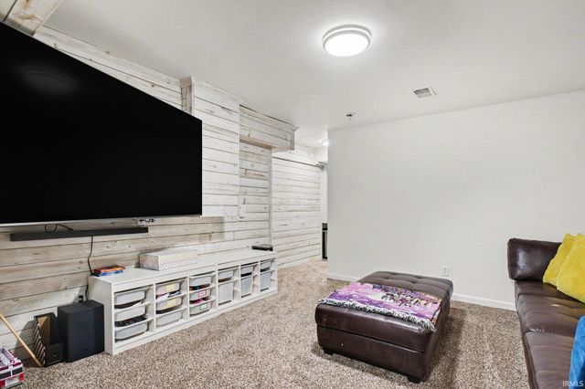 1413 Green Grass Drive, Osceola, IN 46561
