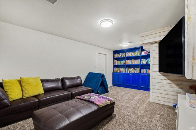 1413 Green Grass Drive, Osceola, IN 46561