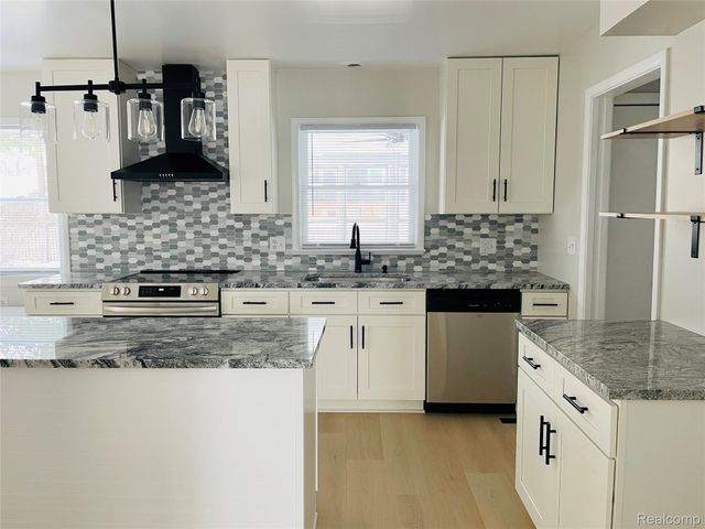 5273 Fairway Drive, Monitor Charter Township, MI 48706