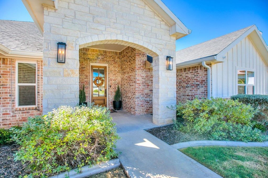 Image 6 of property listing at 1833 Castle Pines, San Angelo, TX 76904