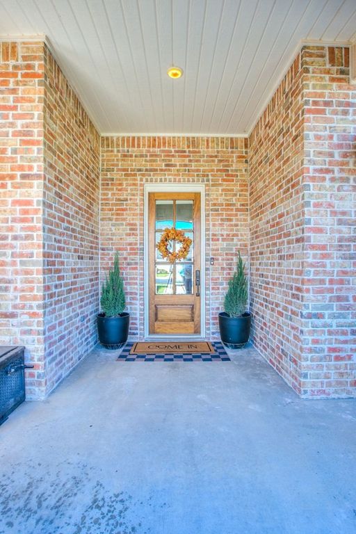 Image 7 of property listing at 1833 Castle Pines, San Angelo, TX 76904