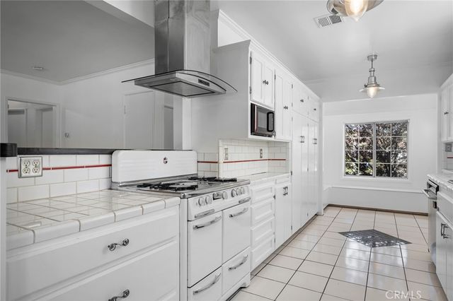 5806 Noble, Sherman Oaks, CA 91411