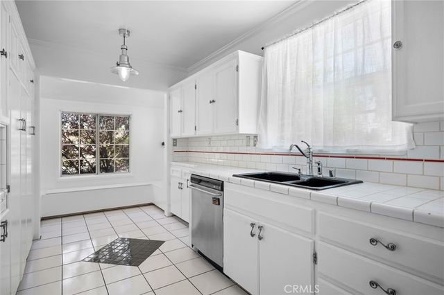 5806 Noble, Sherman Oaks, CA 91411