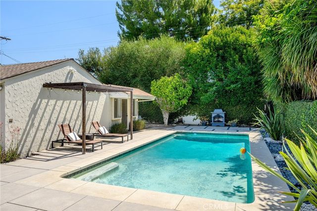 5806 Noble, Sherman Oaks, CA 91411