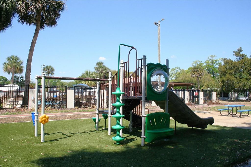 Image 26 of property listing at 2400 DOMINICA RUN, Winter Park, FL 32792