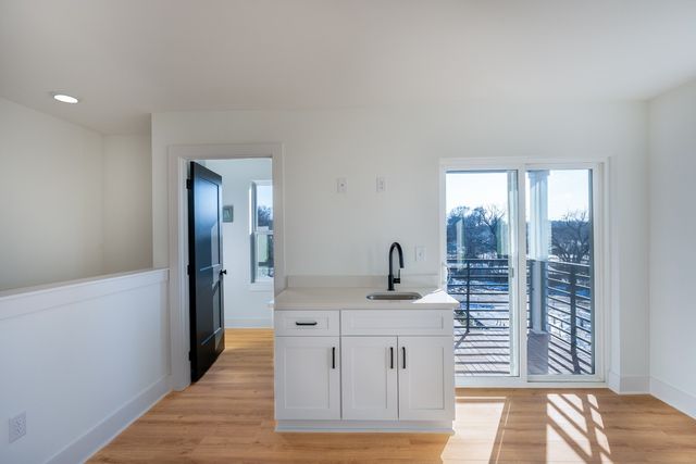 102 Duke St Apt 8, Nashville, TN 37207