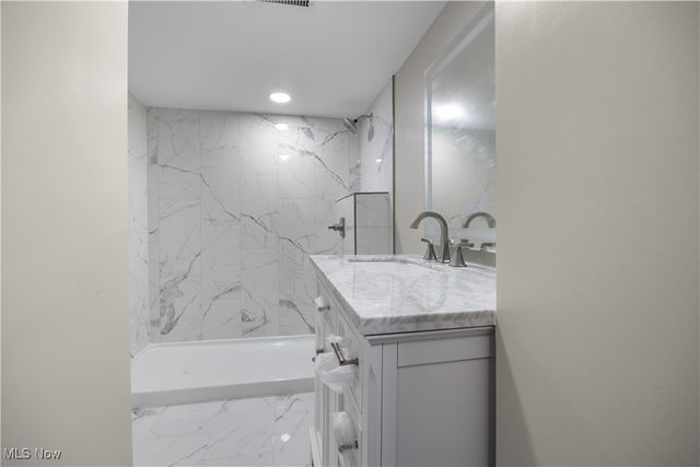 23402 Vera Street, Warrensville Heights, OH 44128