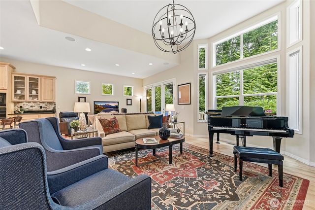 23158 NE Devon Way, Redmond, WA 98053