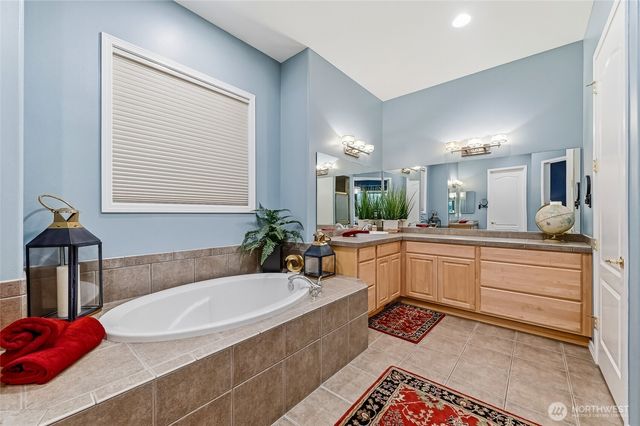 23158 NE Devon Way, Redmond, WA 98053