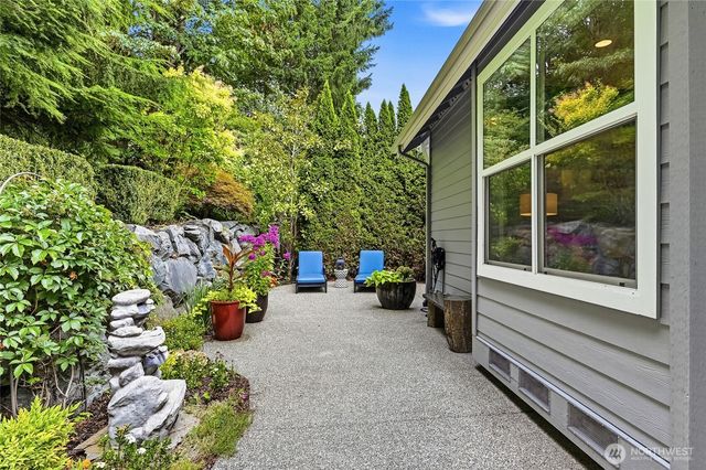 23158 NE Devon Way, Redmond, WA 98053