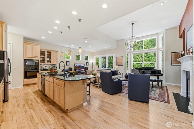 23158 NE Devon Way, Redmond, WA 98053