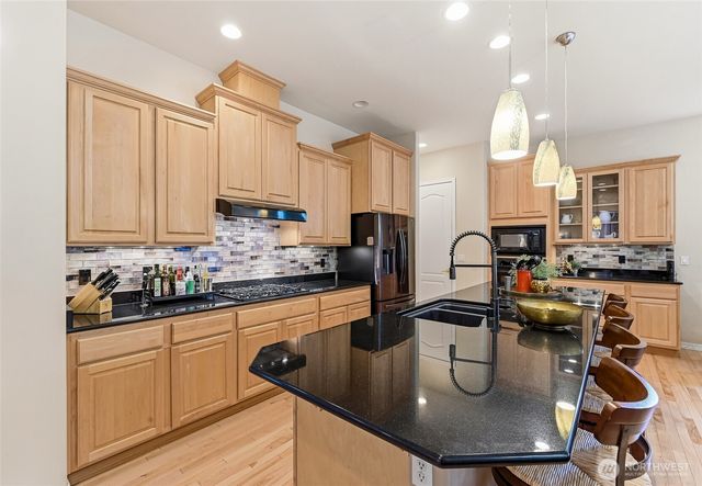 23158 NE Devon Way, Redmond, WA 98053