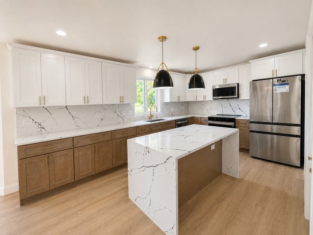 7746 Northfield Lane, Tinley Park, IL 60487