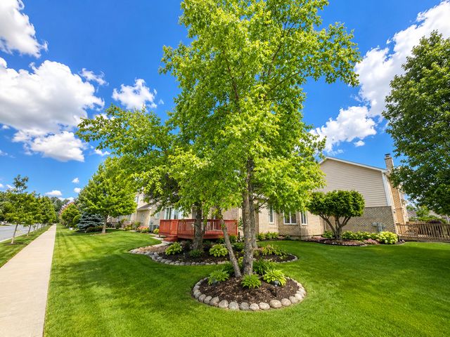 7746 Northfield Lane, Tinley Park, IL 60487