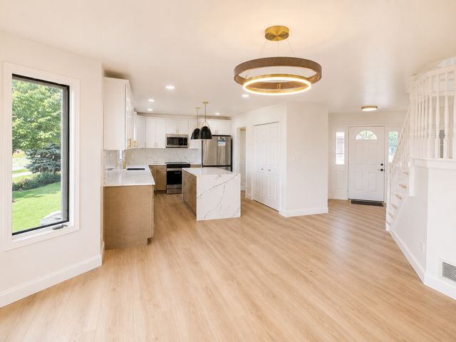 7746 Northfield Lane, Tinley Park, IL 60487