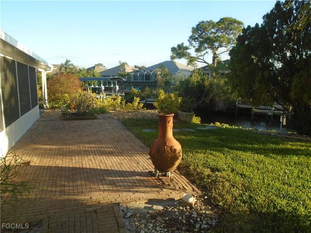 991 April LN, North Fort Myers, FL 33903