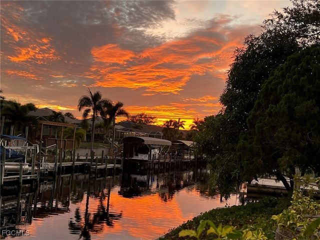 991 April LN, North Fort Myers, FL 33903