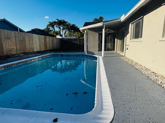 2324 NW 98th Terrace, Coral Springs, FL 33065