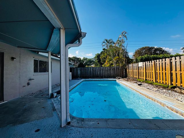 2324 NW 98th Terrace, Coral Springs, FL 33065