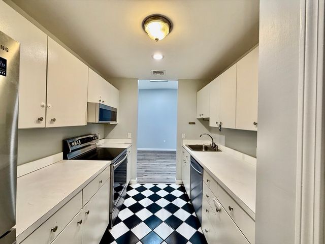 10 Weston Ave 41, Quincy, MA 02170
