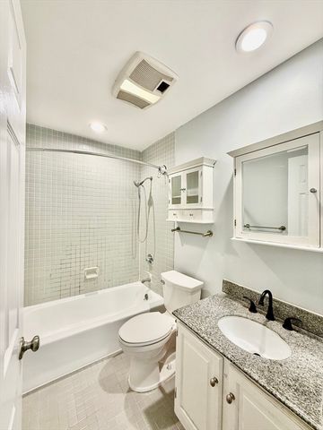 10 Weston Ave 41, Quincy, MA 02170