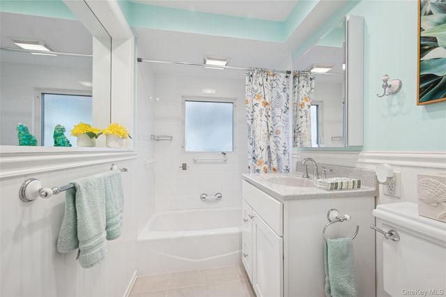 14 March Lane, Westbury, NY 11590