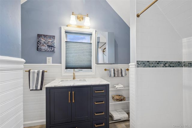 14 March Lane, Westbury, NY 11590