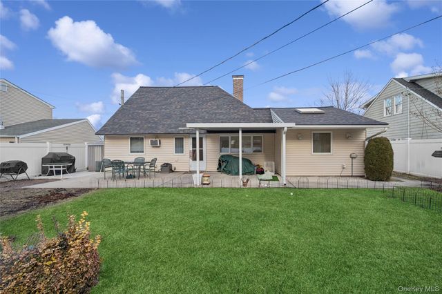 14 March Lane, Westbury, NY 11590