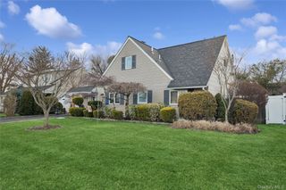 14 March Lane, Westbury, NY 11590