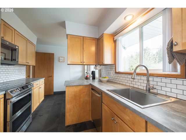 901 Ne 153RD Ave, Portland, OR 97230