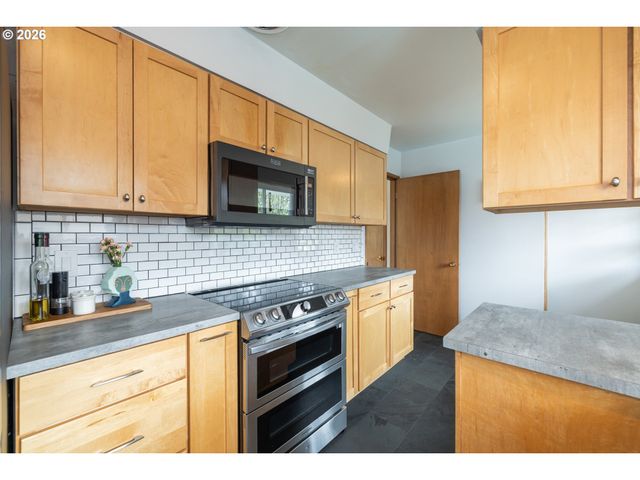 901 Ne 153RD Ave, Portland, OR 97230