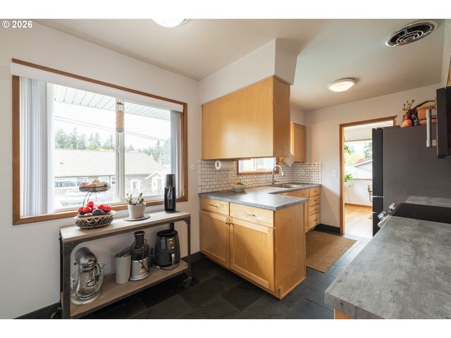 901 Ne 153RD Ave, Portland, OR 97230