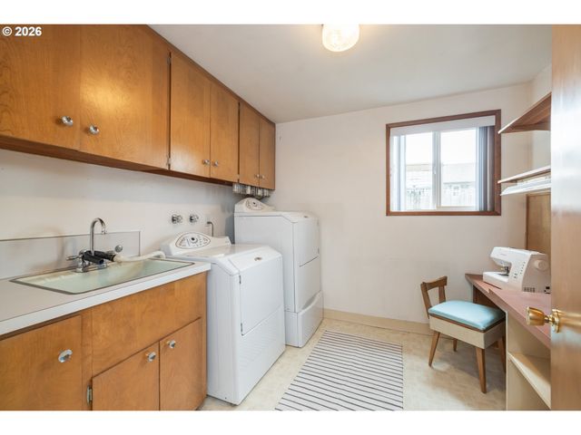 901 Ne 153RD Ave, Portland, OR 97230